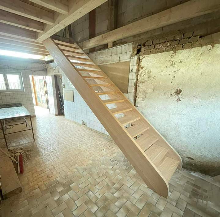 Fabrication et pose d’escaliers en bois, alliant design et fonctionnalité